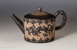 <p>Teapot, Staffordshire, England, ca. 1770. &nbsp;(Chipstone Foundation)</p>
